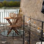 Smile Mit Donaublick Dürnstein