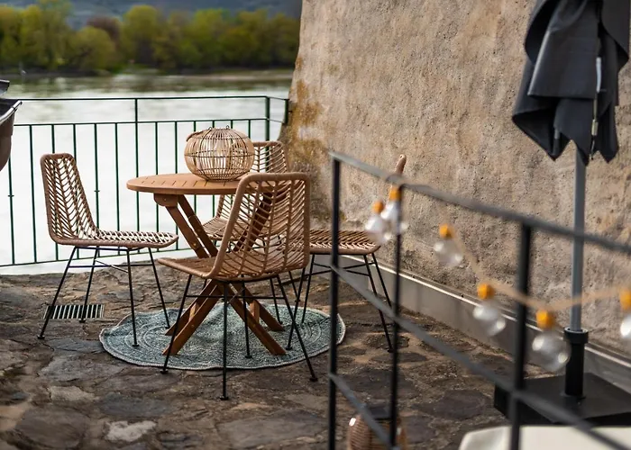 Smile Mit Donaublick Dürnstein